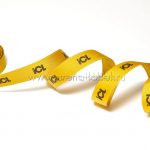 Желтая лента с логотипом