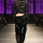 Образ Roberto Cavalli на Milan Fashion Week — чёрный кружевной топ и глянцевые брюки в готической эстетике